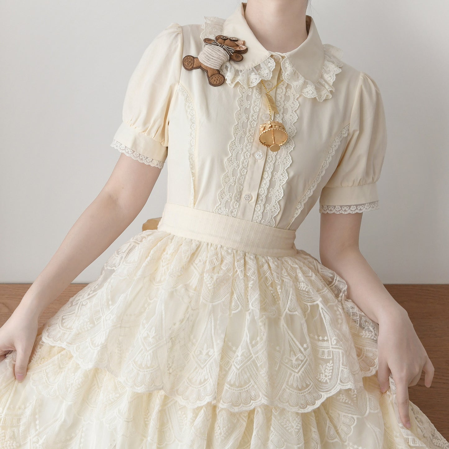 Lily Short Sleeves Blouse