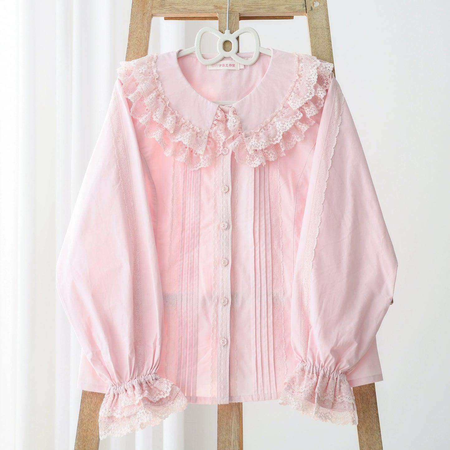 Hyde Garden Long Sleeves Blouse