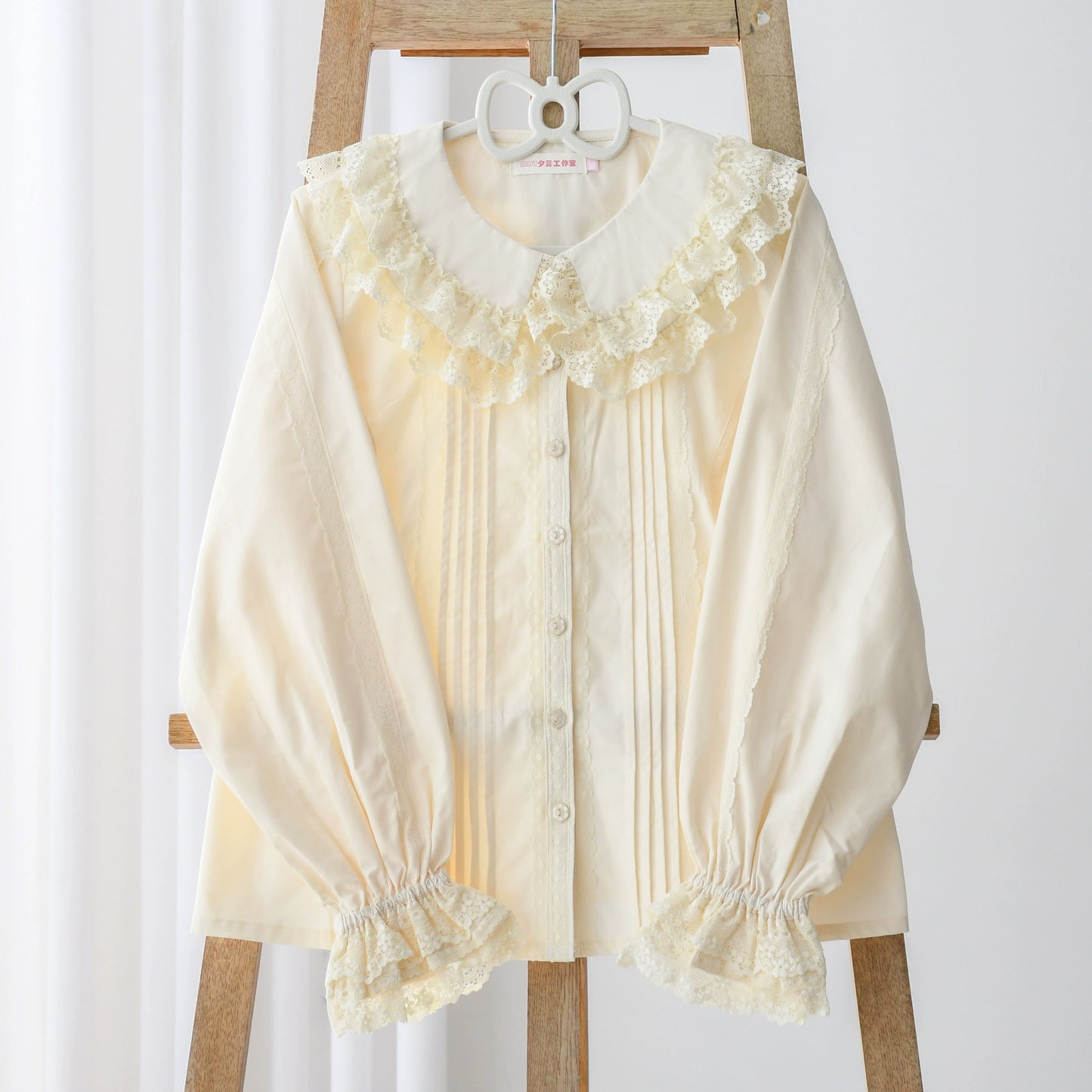 Hyde Garden Long Sleeves Blouse